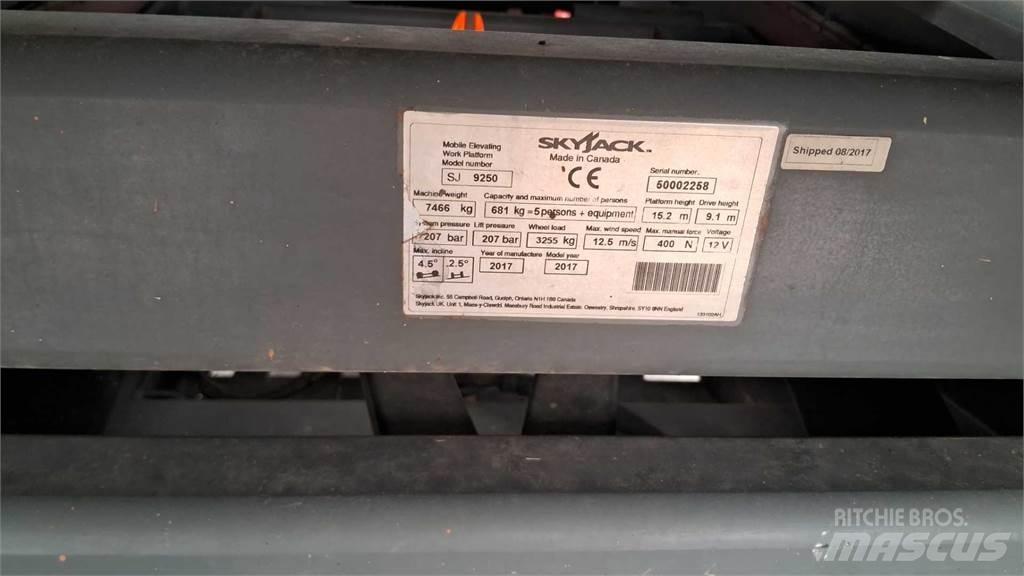 SkyJack 9250RT Ollós emelők