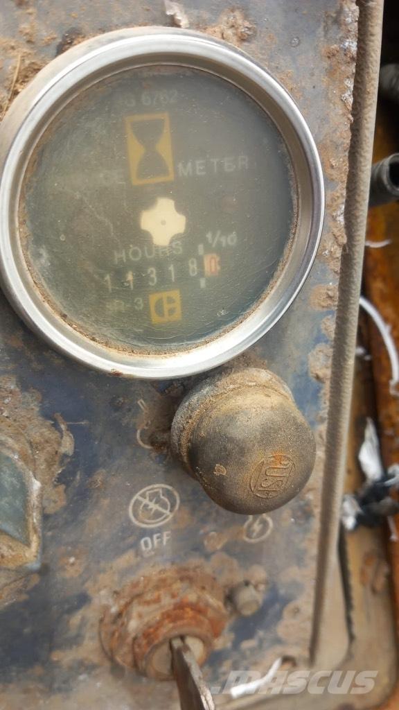 CAT 953 Lánctalpas homlokrakodók