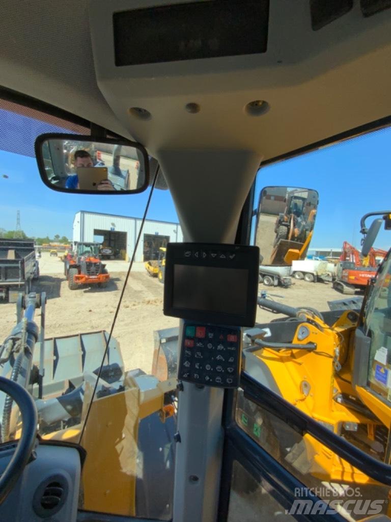 John Deere 544L Gumikerekes homlokrakodók