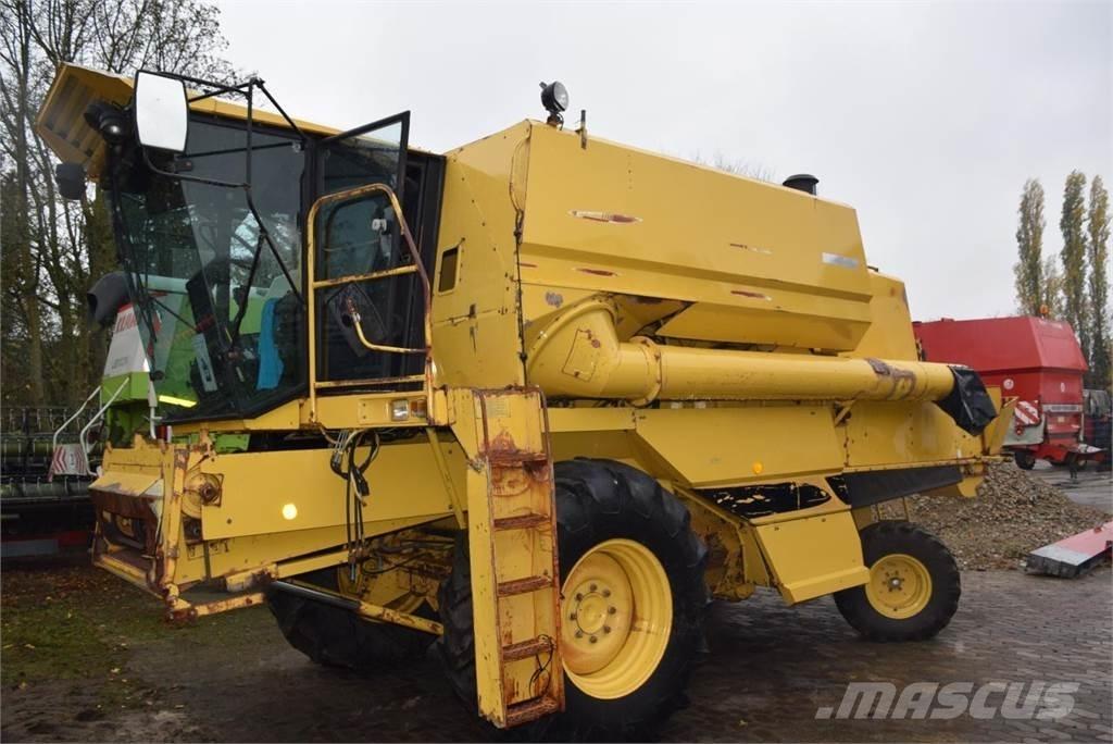 New Holland TF 42 Kombájnok