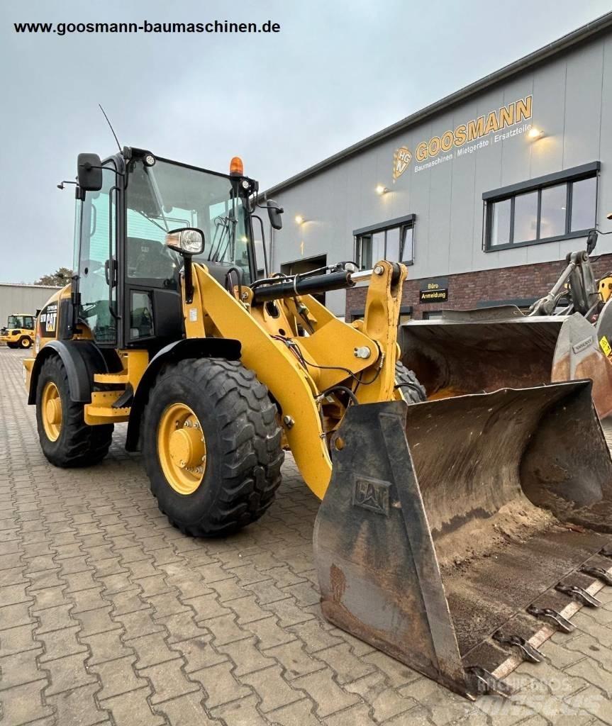CAT 907 M Gumikerekes homlokrakodók
