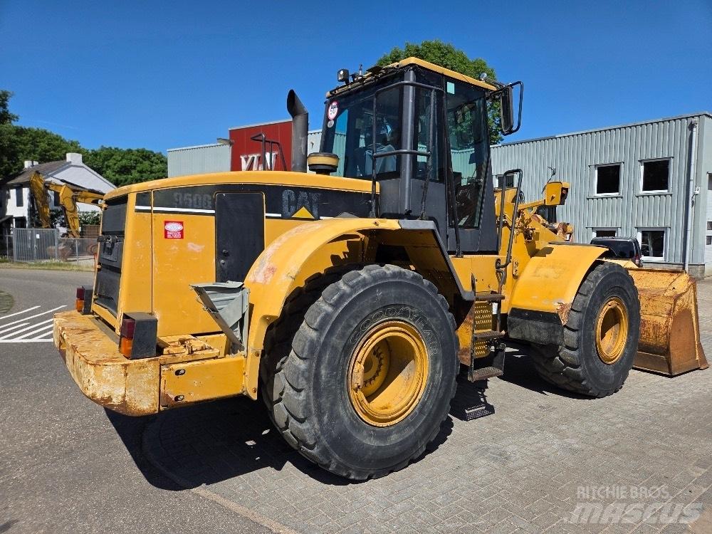 CAT 950G Gumikerekes homlokrakodók