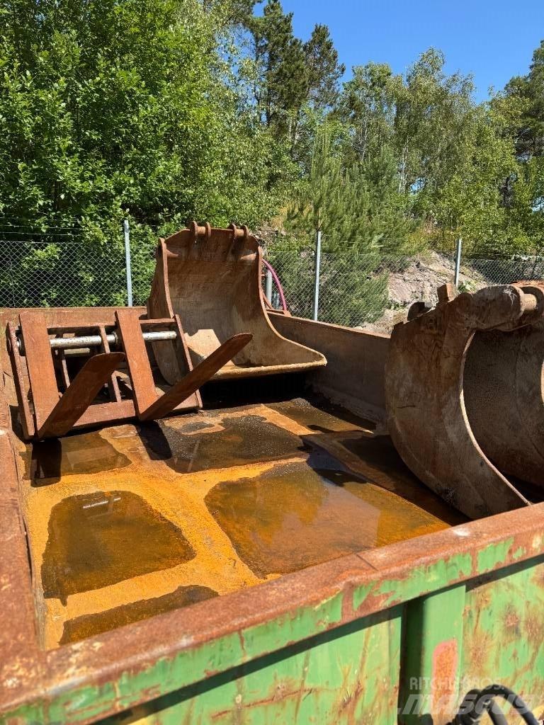 CAT M316F Gumikerekes kotrók