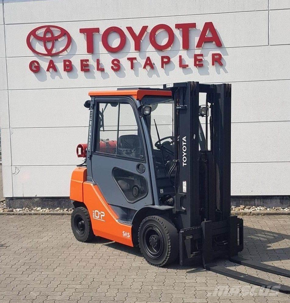 Toyota 02-8FGF25 Gázüzemű targoncák