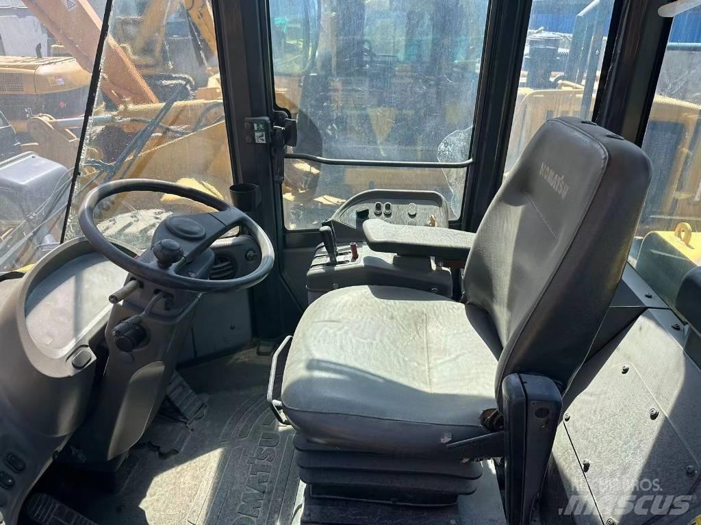 Komatsu WA380-6 Gumikerekes homlokrakodók
