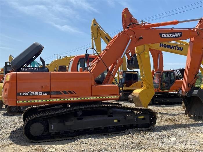 Doosan DX 260LC Lánctalpas kotrók