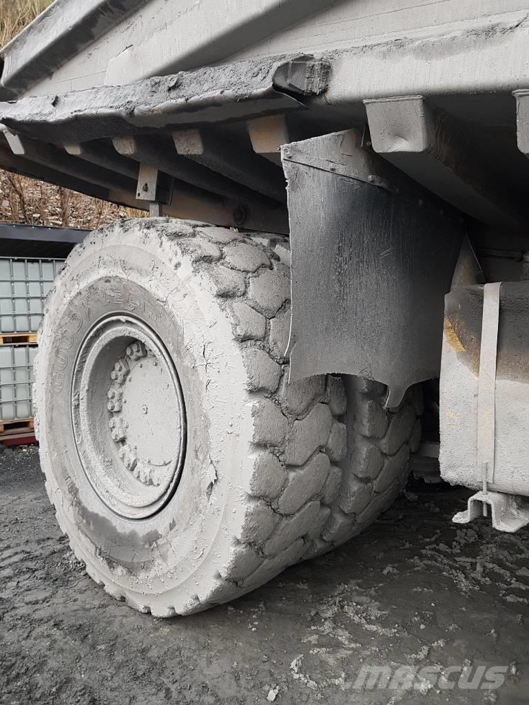 Komatsu HD 465-5 Nehézdömper