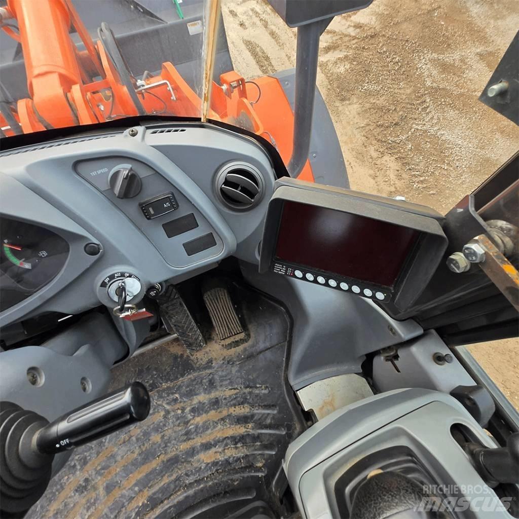 Hitachi ZW150-6 Gumikerekes homlokrakodók