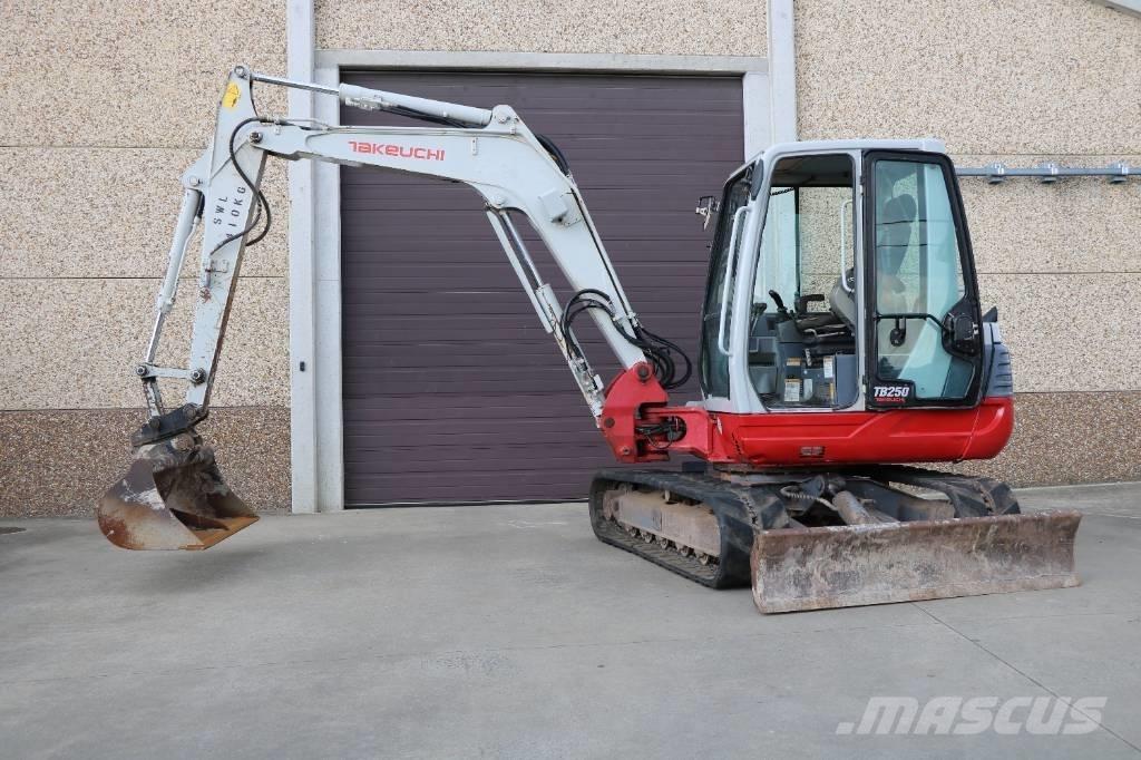 Takeuchi TB 250 Mini kotrók < 7t