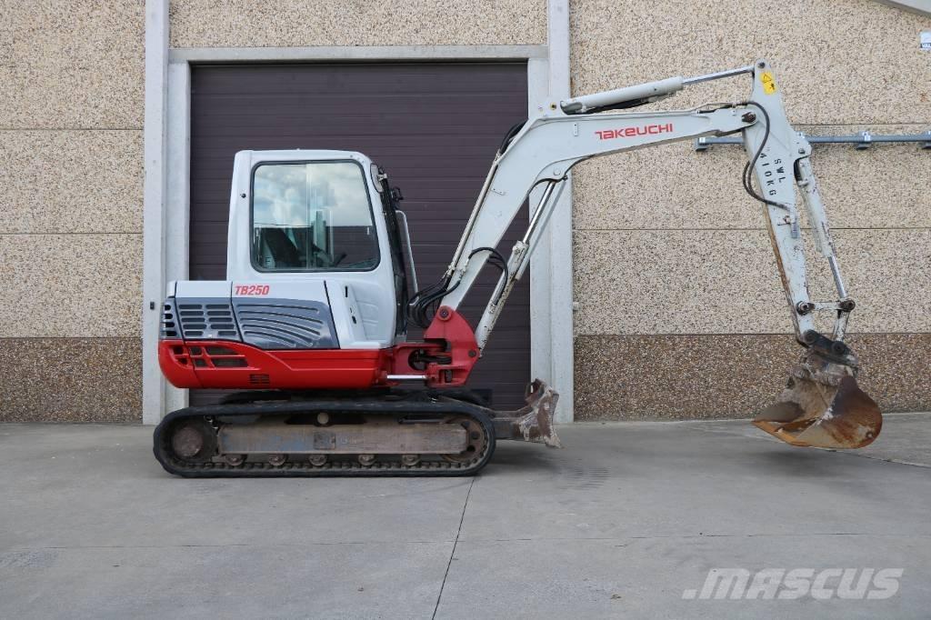 Takeuchi TB 250 Mini kotrók < 7t