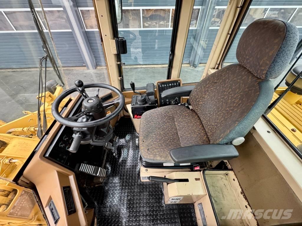 CAT 924 F Gumikerekes homlokrakodók