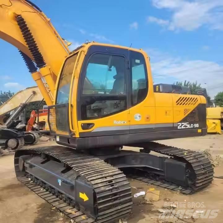 Hyundai 225 Lánctalpas kotrók