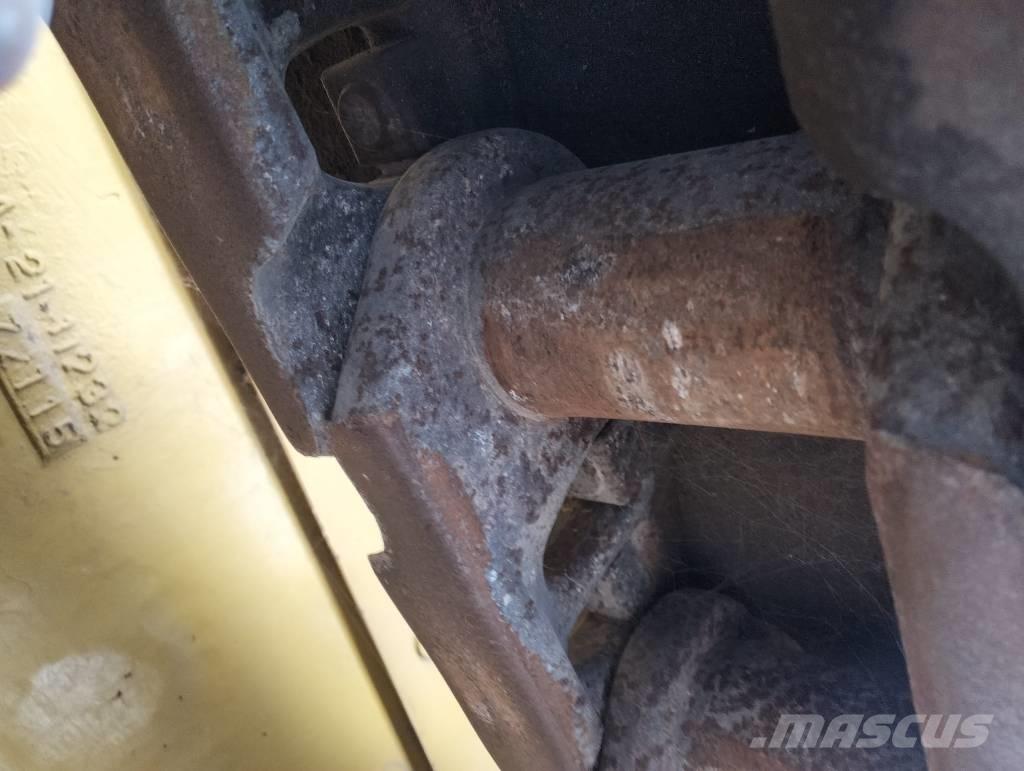 Komatsu D 155 A lánctalpas dózerek