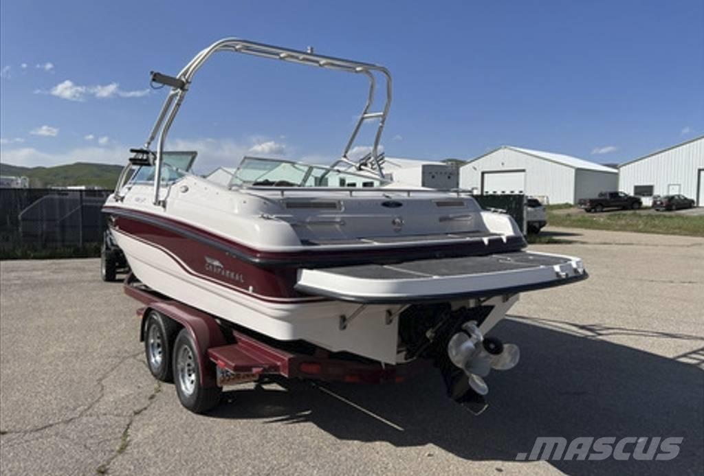  Chaparral 2330 SS munkacsónakok/uszályok