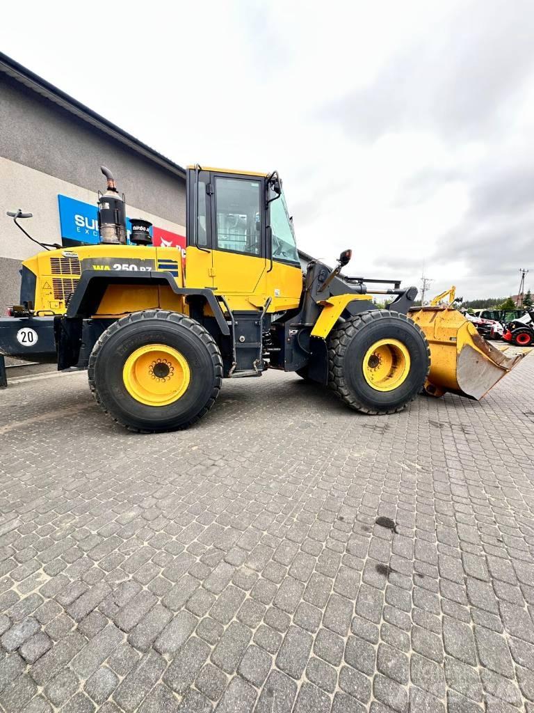 Komatsu WA 250 PZ-6 Gumikerekes homlokrakodók