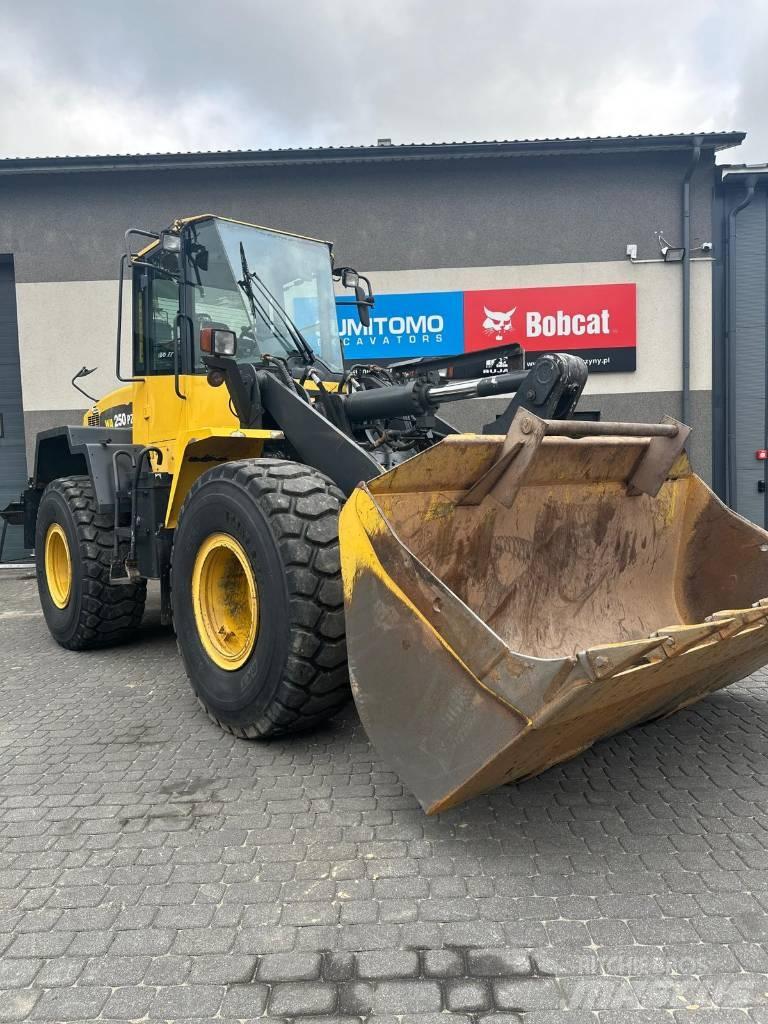 Komatsu WA 250 PZ-6 Gumikerekes homlokrakodók