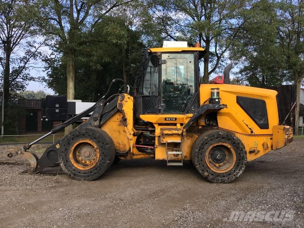 JCB 437 WHT Gumikerekes homlokrakodók