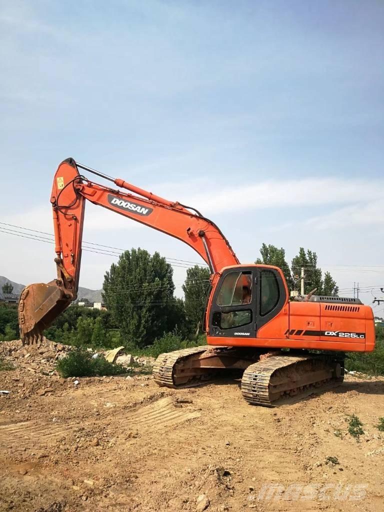 Doosan DX 225 Lánctalpas kotrók