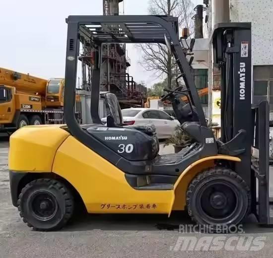 Komatsu 30 Dízel targoncák