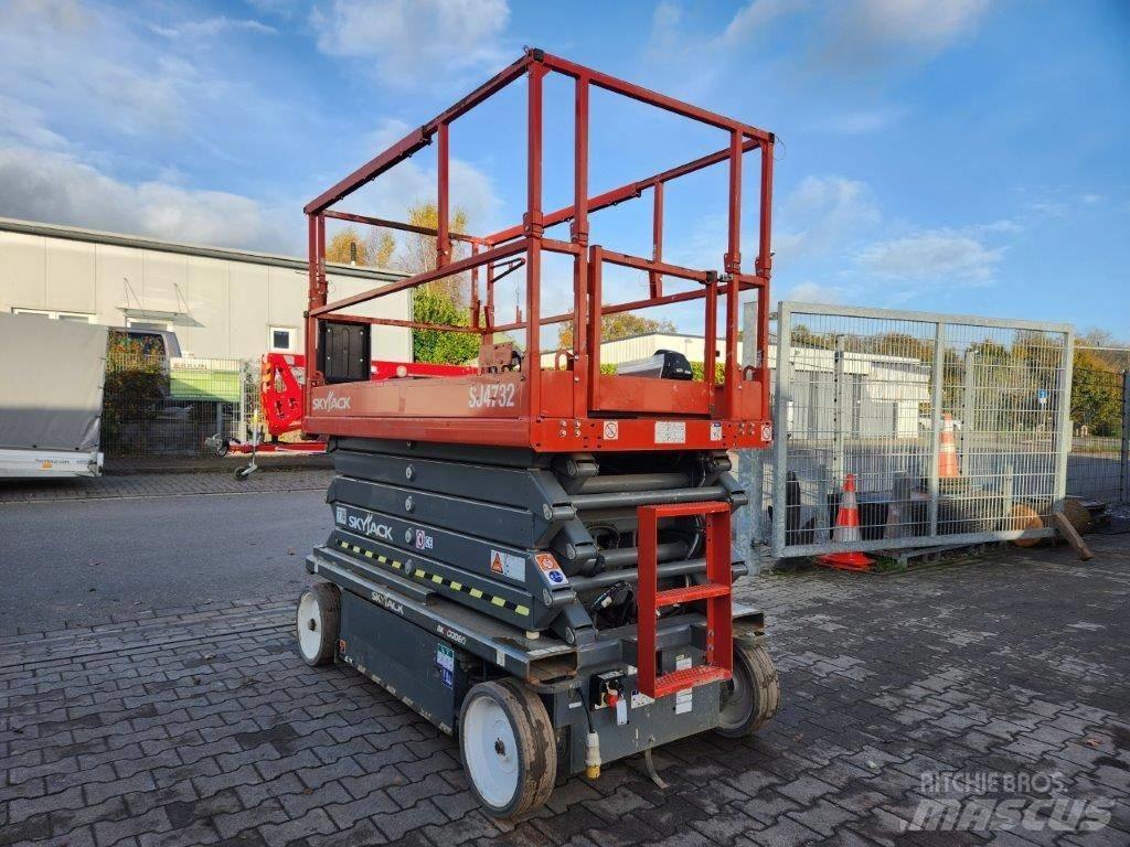 SkyJack SJ 4732 Ollós emelők
