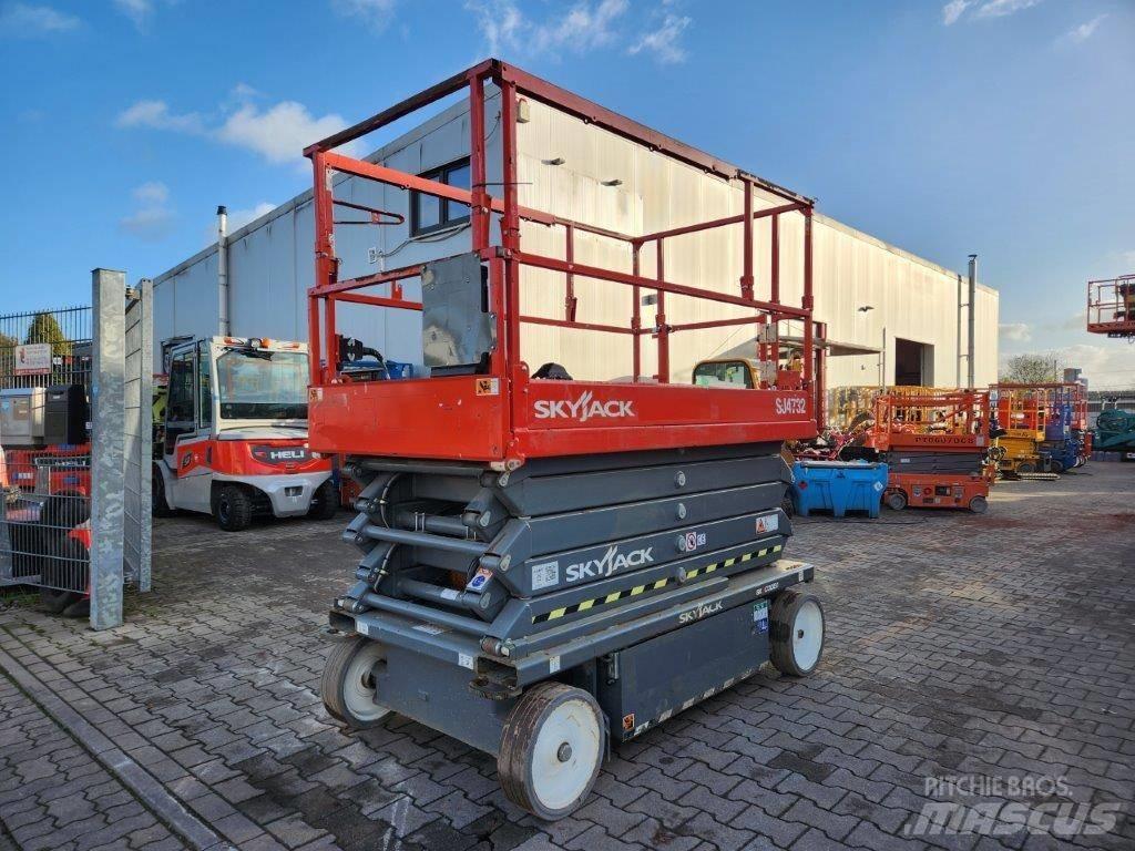 SkyJack SJ 4732 Ollós emelők