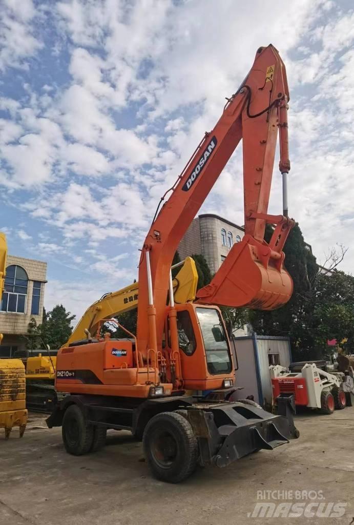 Doosan DH 210 W-7 Gumikerekes kotrók