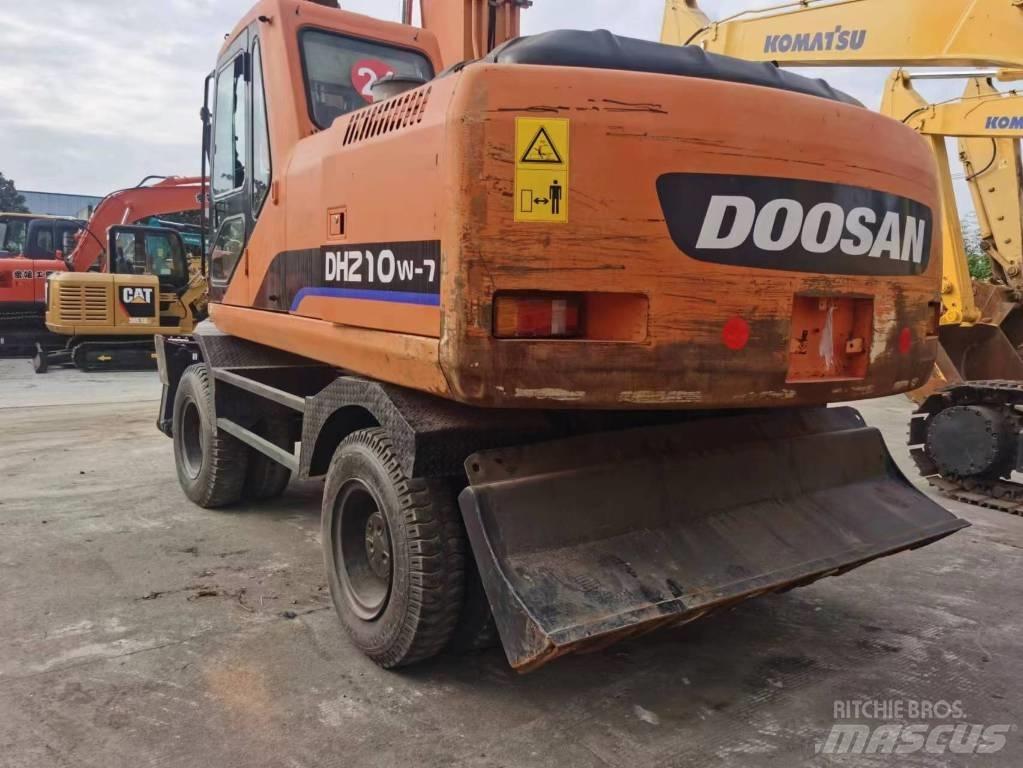 Doosan DH 210 W-7 Gumikerekes kotrók