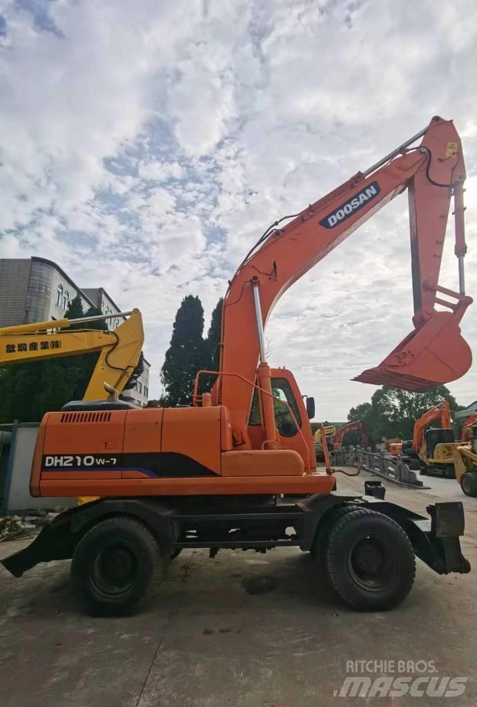 Doosan DH 210 W-7 Gumikerekes kotrók
