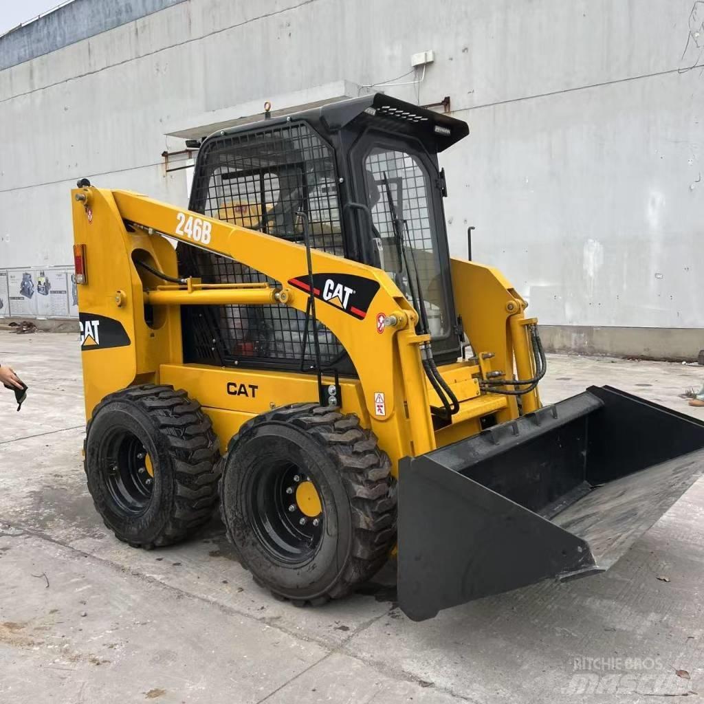 CAT 246 B Mini homlokrakodók