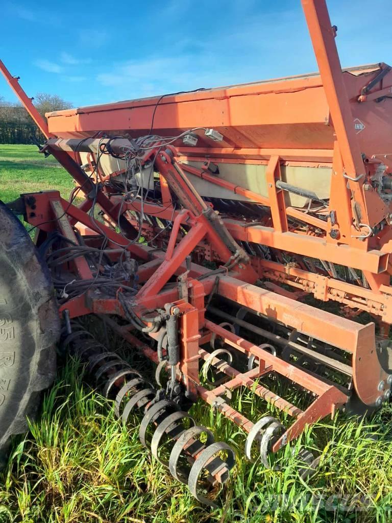 Kuhn Integra 4000 Vetőgépek