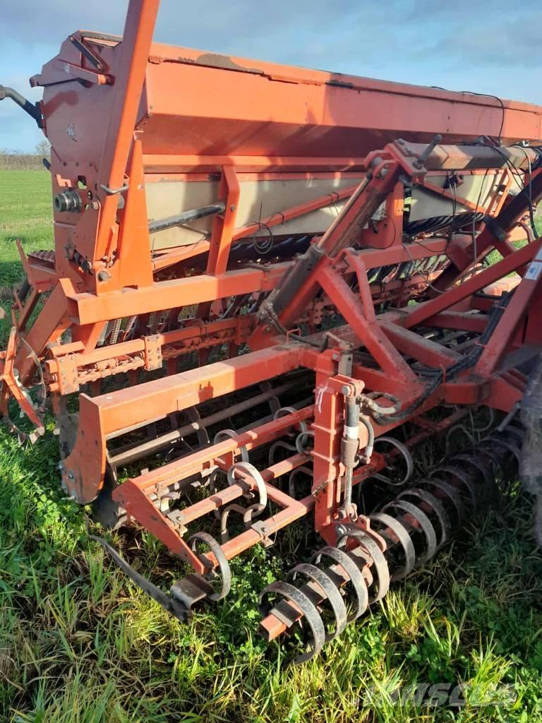 Kuhn Integra 4000 Vetőgépek