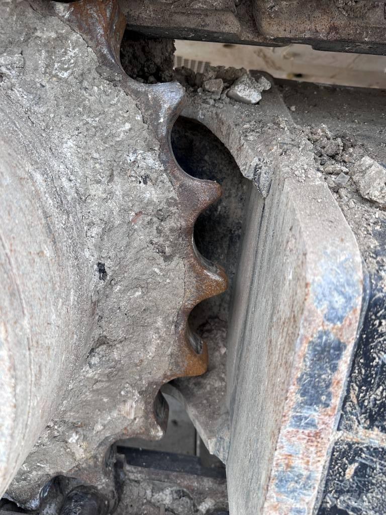 CAT 323 Lánctalpas kotrók