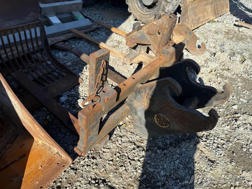 Mecalac 7 MWR Gumikerekes kotrók