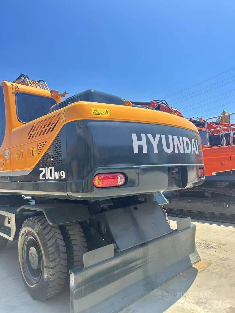 Hyundai R210W-9 Gumikerekes kotrók