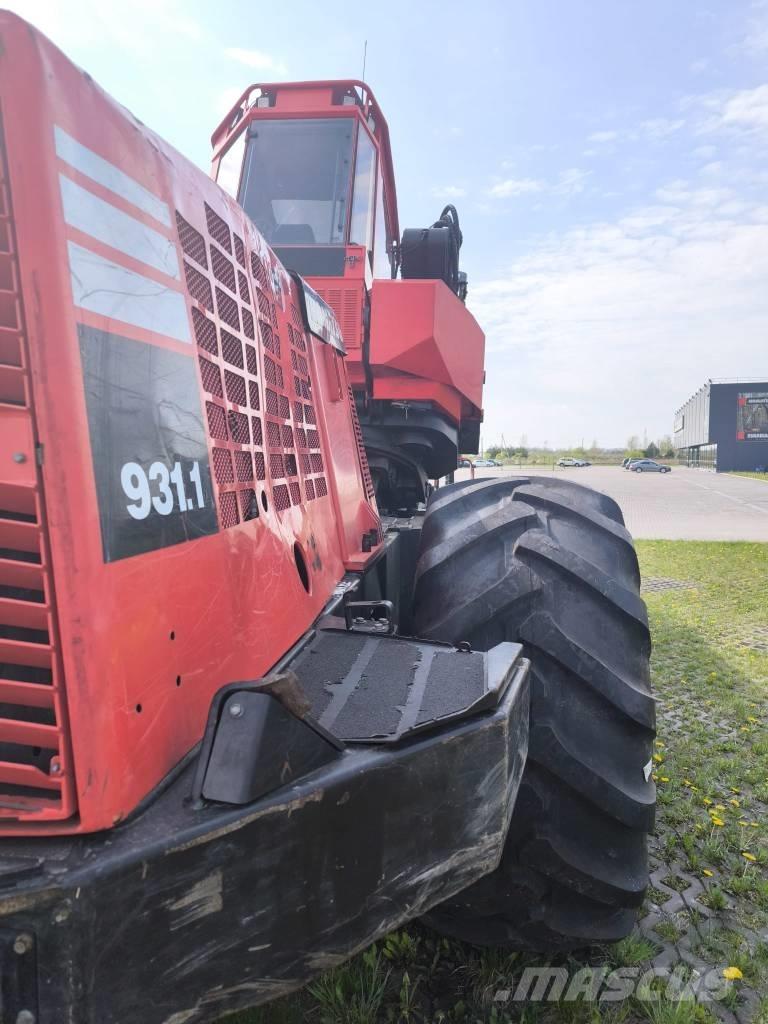 Komatsu 931.1 Betakarítók