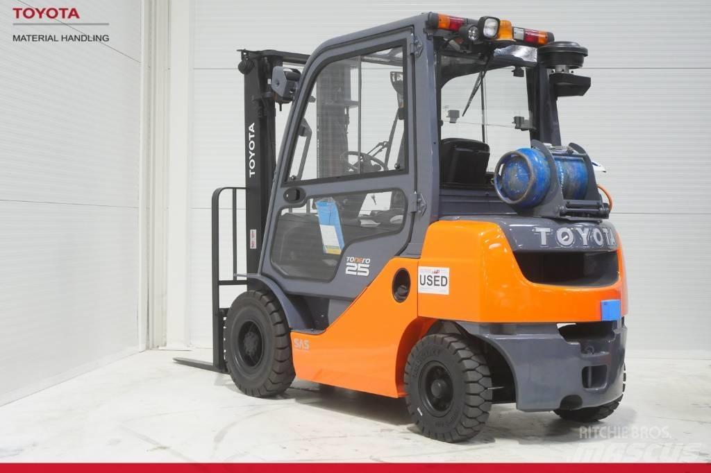 Toyota 02-8 FGF 25 Gázüzemű targoncák
