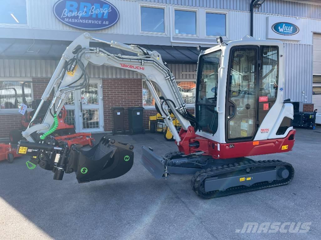 Takeuchi TB 225 Mini kotrók < 7t