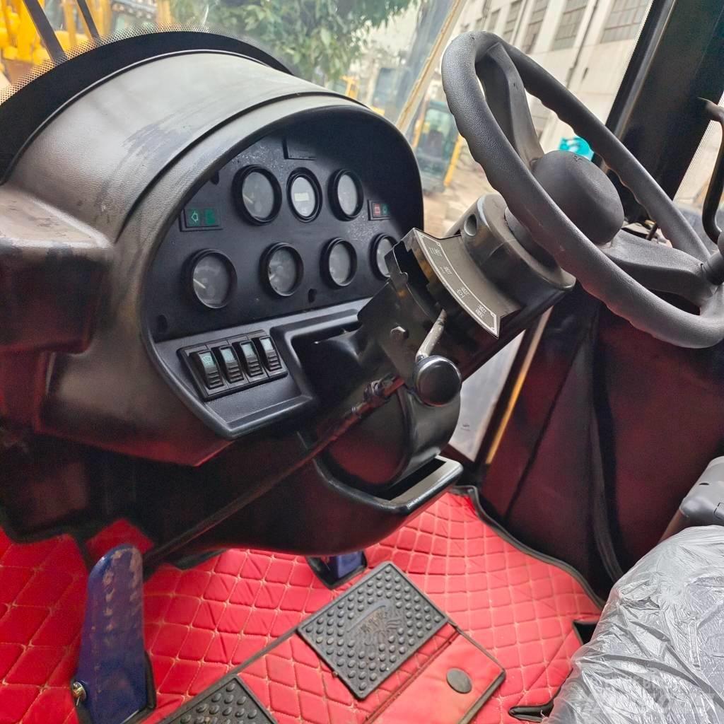 CAT 966 H Gumikerekes homlokrakodók