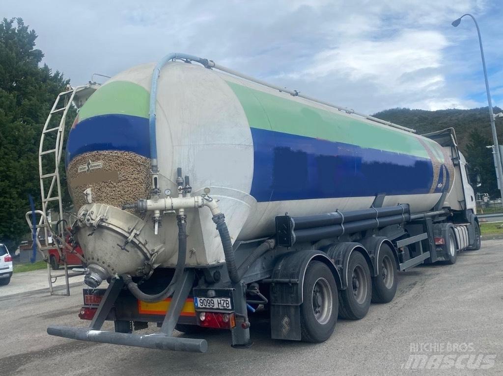 Spitzer SK2460CAL Tartályos félpótkocsik