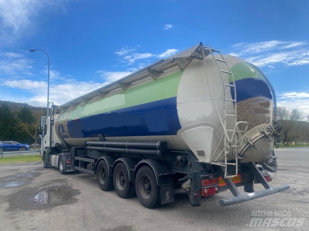 Spitzer SK2460CAL Tartályos félpótkocsik