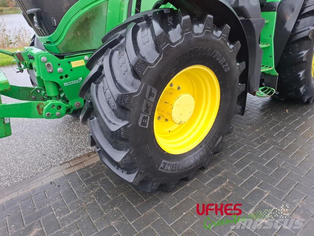 John Deere 6215 R Traktorok