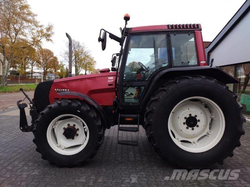 Valtra 6850 Traktorok