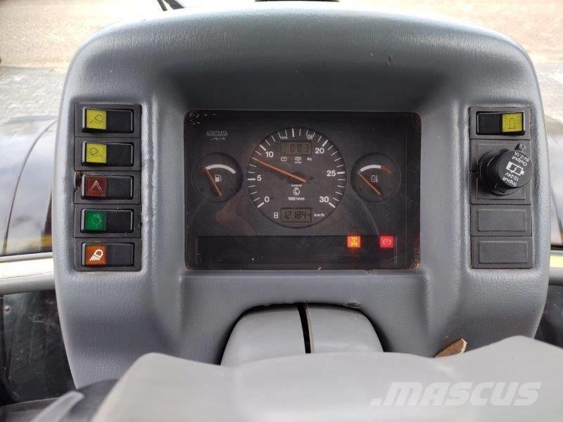 Valtra 6850 Traktorok