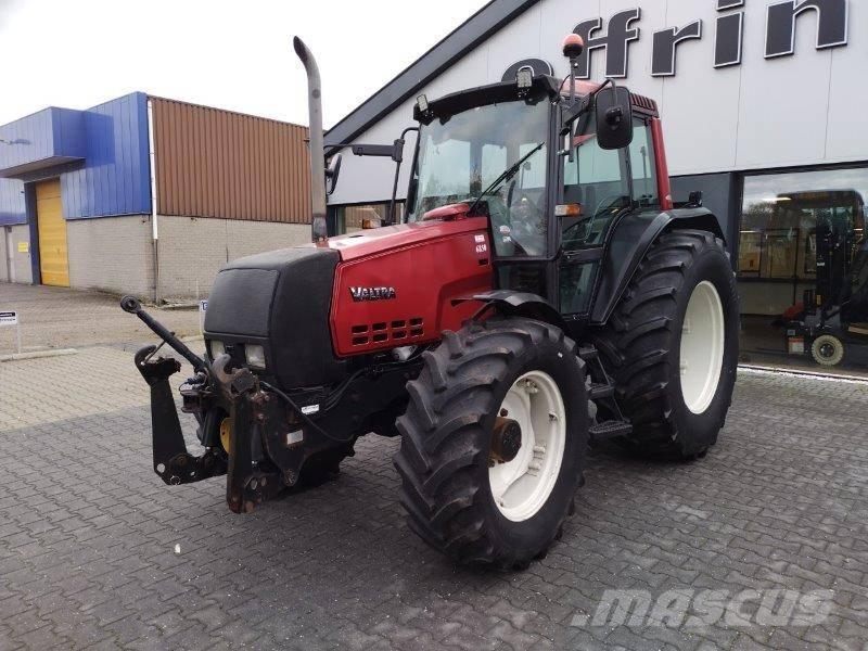 Valtra 6850 Traktorok