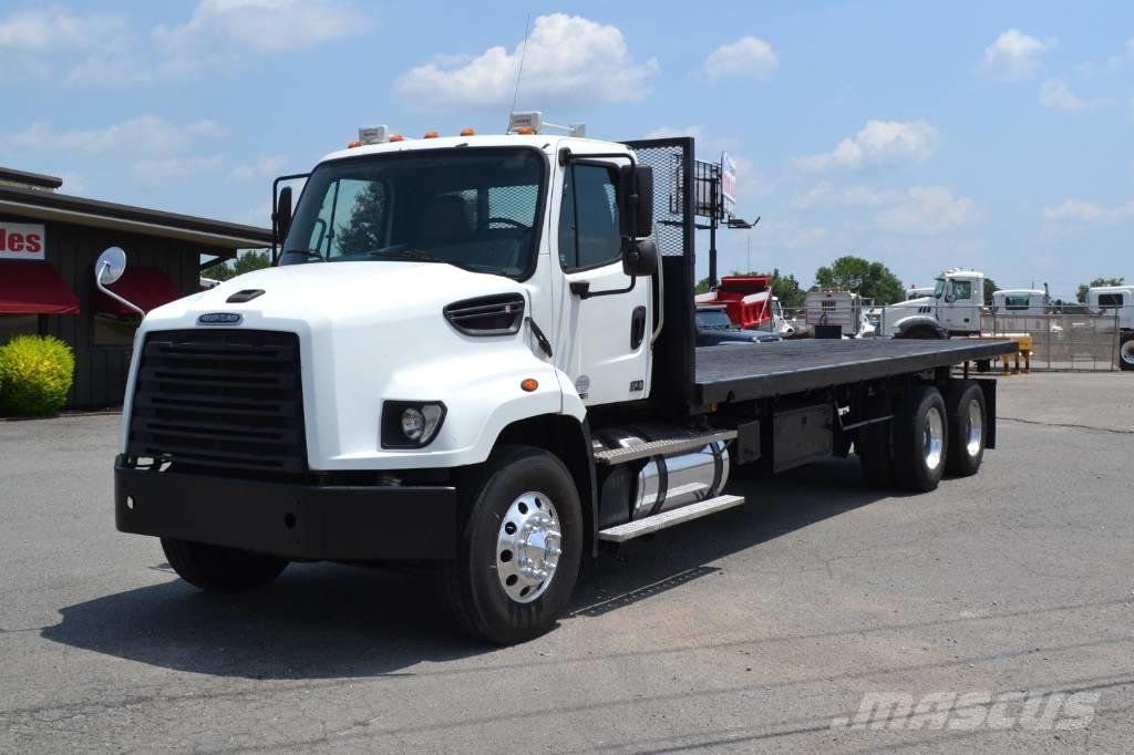 Freightliner 114SD Platós / Ponyvás teherautók