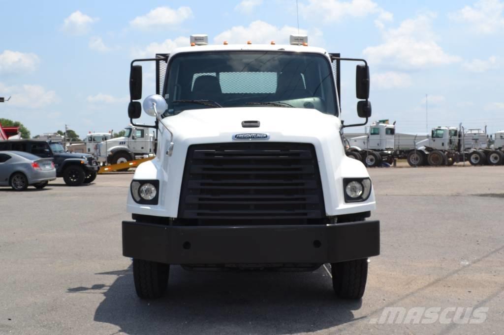 Freightliner 114SD Platós / Ponyvás teherautók