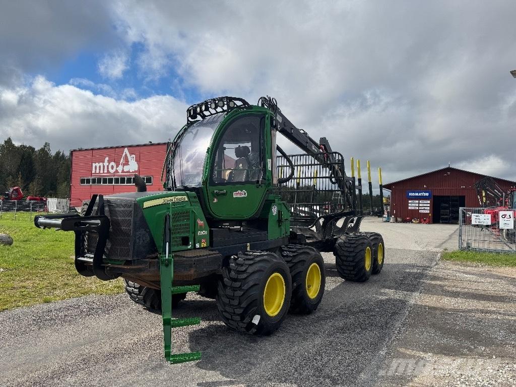 John Deere 810 E Kihordók