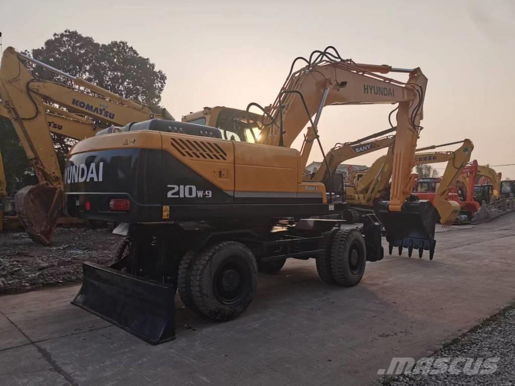 Hyundai R210W-7 Gumikerekes kotrók