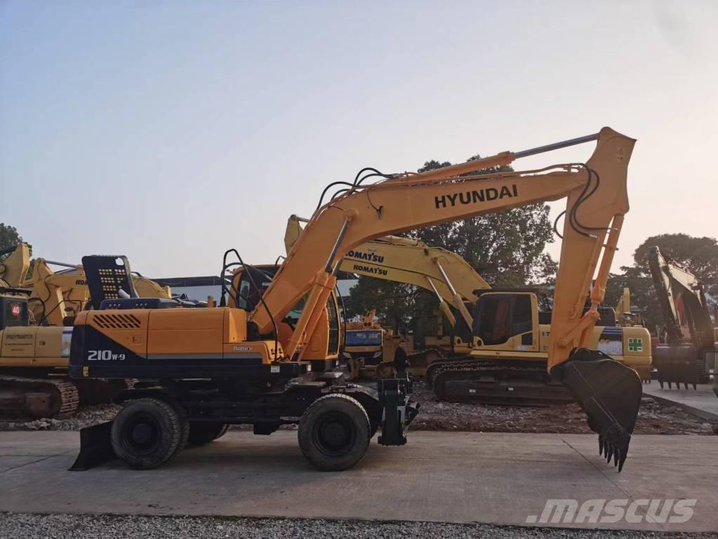 Hyundai R210W-7 Gumikerekes kotrók
