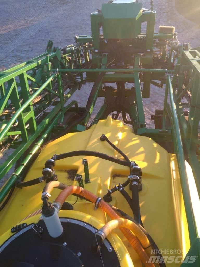 John Deere R944i Vontatott trágyaszórók